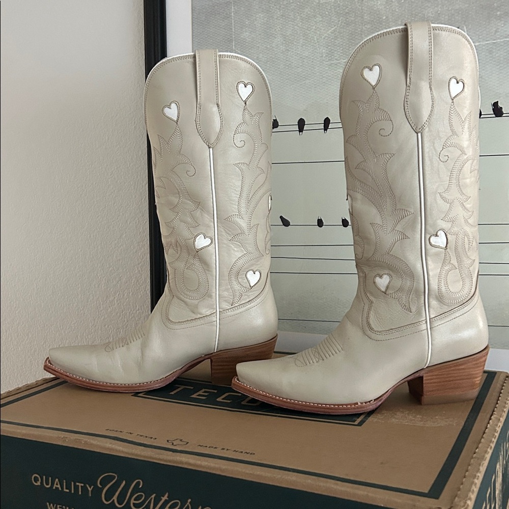 Tecovas Annie Hearts Boots - Picture 5 of 11